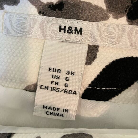 H & M‘s skirt, beautiful black/white pattern, excellent condition, size 6 - Picture 2 of 2